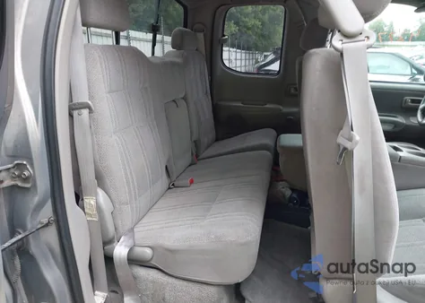 2002 Toyota Tundra Sr5 V8 z USA, uszkodzony, nr VIN 5TBBT44112S316364